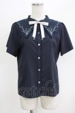 画像1: axes femme POETIQUE / シエルエトワール刺繍襟ブラウス M ネイビー H-26-02-22-048-AX-BL-NS-ZH (1)
