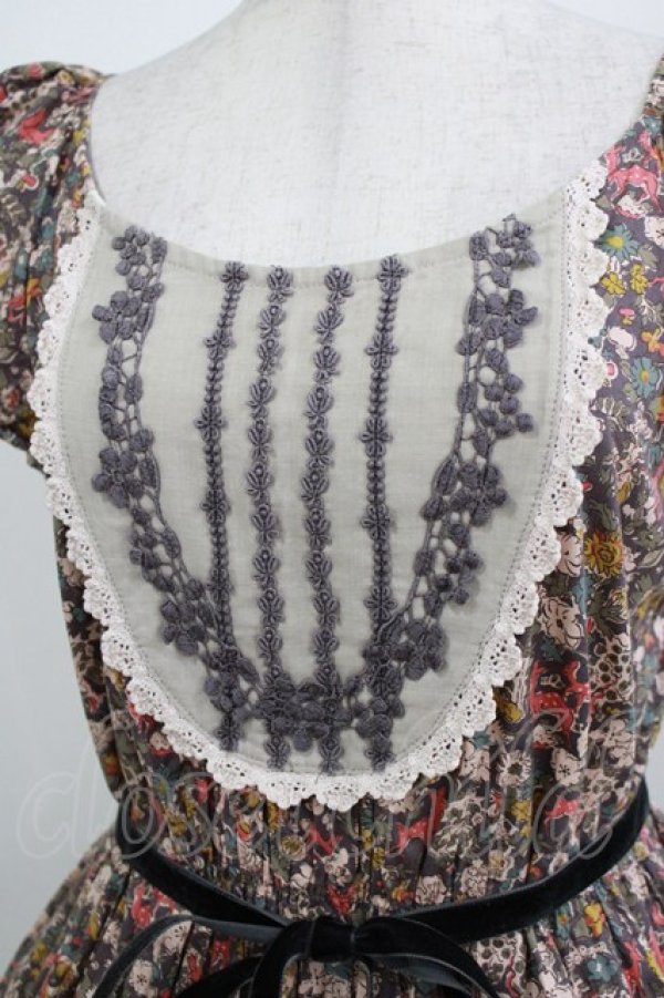 画像5: Jane Marple / メルヘンプリントのスモックワンピース  グレー H-26-02-27-003-JM-OP-KB-ZH (5)