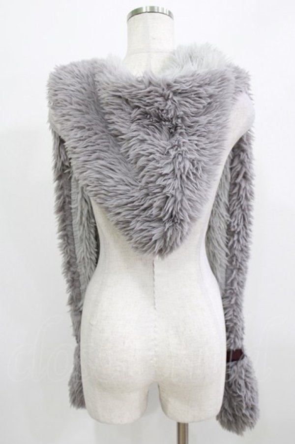 画像2: QOOZA / 「ディズニーツイステッドワンダーランド」ファーハット[OCTAVINELLE]  グレー H-26-02-27-049-PU-AC-KB-ZH (2)