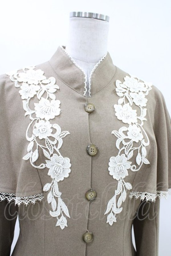 画像4: Innocent World / つる薔薇レースケープ付きショートコート L モカ×生成/Mocha×Beige/ボルドー×生成/Bordeaux×Beige H-26-03-01-1050-IW-CO-NS-ZH (4)