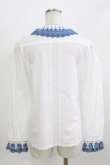 画像3: Jane Marple / フラワーレースとピンタックのブラウス  オフ×ブルー H-26-03-02-058-JM-BL-KB-ZH (3)