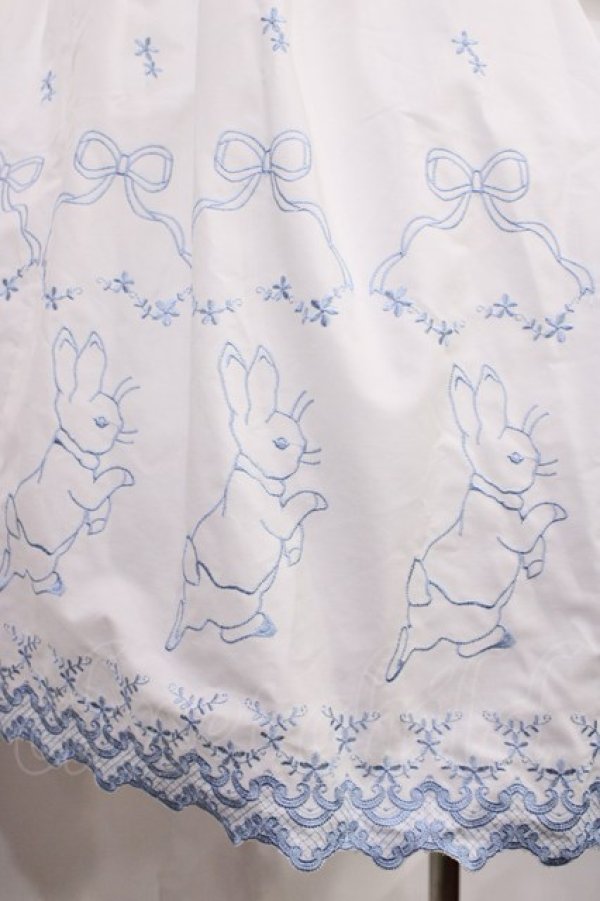 画像4: Innocent World / ピーターラビット  刺繍エプロン Free オフ/サックス H-26-03-03-1020-IW-OP-NS-ZH (4)