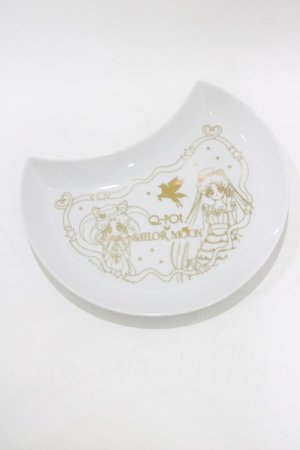 画像: Q-pot. / 描き下ろしアートの月型プレート  白×ゴールド H-26-03-06-071-QP-ZA-AK-ZH