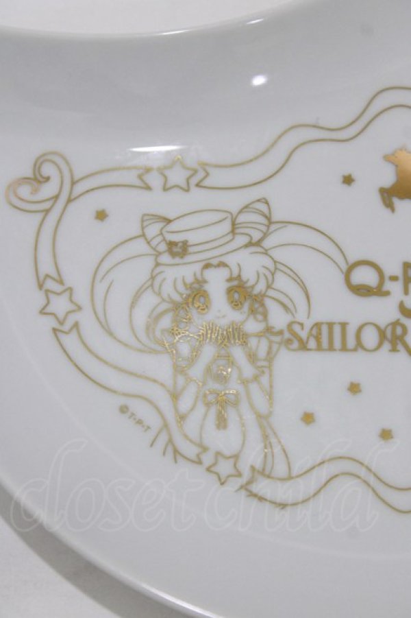 画像3: Q-pot. / 描き下ろしアートの月型プレート  白×ゴールド H-26-03-06-071-QP-ZA-AK-ZH (3)