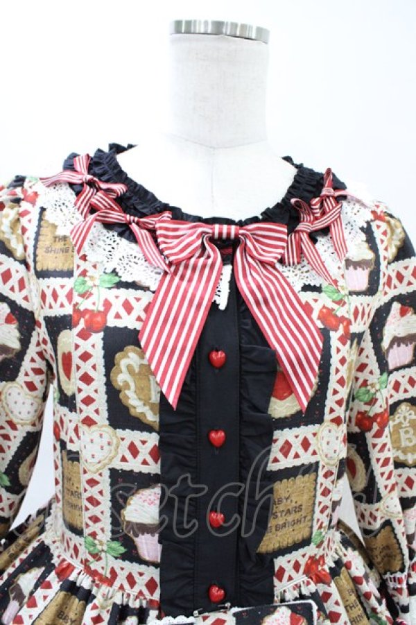 画像4: BABY,THE STARS SHINE BRIGHT / La Patisserie〜Mon peche mignon〜柄ワンピース Free ブラック H-26-03-07-1017-BA-OP-NS-ZH (4)