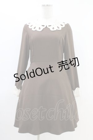 画像: Fi.n.t / カットワーククレリック襟ワンピース Free ブラウン H-26-03-11-033-CA-OP-NS-ZH