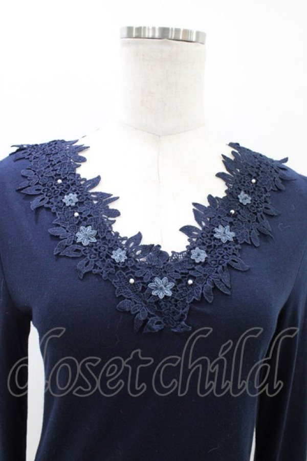 画像3: axes femme / 花レースVネックインナー M ネイビー H-26-03-24-1062-AX-TO-NS-ZH (3)