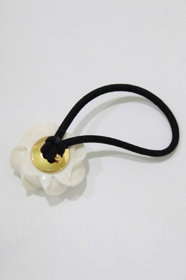 画像2: Q-pot. / Fresh SW Square Crystal Jewel Whip Hair Rubber Band  ホワイト H-26-03-24-078-QP-AC-KB-ZH (2)