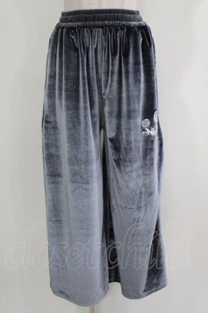 画像: NieR Clothing / ロゴ刺繍ベロアパンツ  グレー H-26-03-27-036-PU-PA-KB-ZH