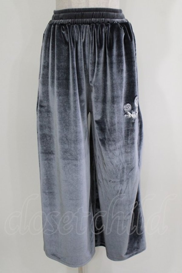 画像1: NieR Clothing / ロゴ刺繍ベロアパンツ  グレー H-26-03-27-036-PU-PA-KB-ZH (1)