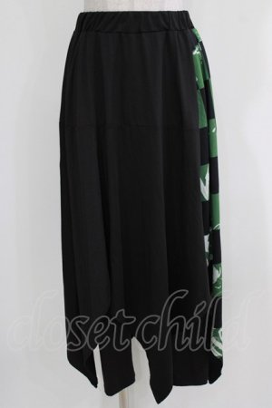 画像: NieR Clothing / レイヤード風スカートパンツ  黒×緑 H-26-03-27-044-PU-SK-KB-ZH