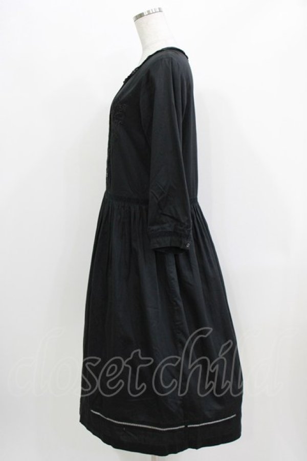 画像2: Jane Marple Dans Le Salon / エンブロイダリーピンタックワンピース  ブラック H-26-03-27-008-JM-OP-KB-ZH (2)