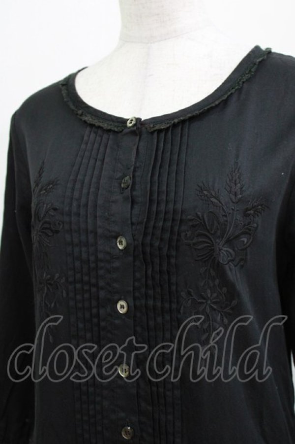 画像4: Jane Marple Dans Le Salon / エンブロイダリーピンタックワンピース  ブラック H-26-03-27-008-JM-OP-KB-ZH (4)