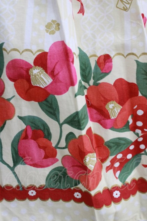 画像4: metamorphose / 【プラスサイズ】おとめの恋つばき シャーリングジャンパースカート プラスサイズ たまご(Light Yellow) H-26-04-02-002-ME-OP-NS-ZH (4)