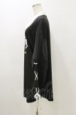画像3: NieR Clothing / レースアッププリントシャツ  黒 H-26-04-04-043-PU-BL-AK-ZH (3)