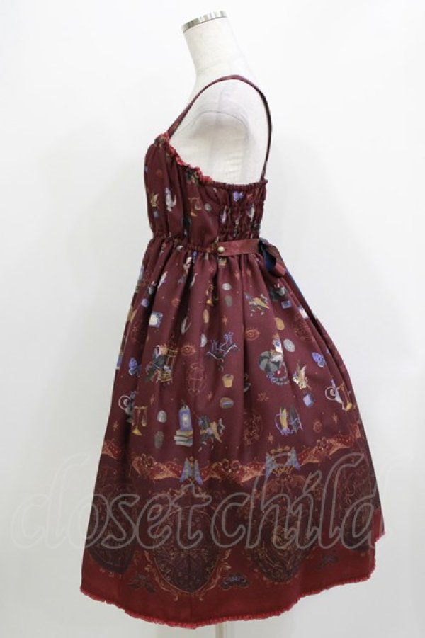 画像2: ALICE and the PIRATES / 魔女と悪魔の西洋菓子店〜ソロモンの小さな鍵と秘密のレシピ〜柄ジャンパースカートII Free ボルドー H-26-04-06-002-PA-OP-NS-ZH (2)