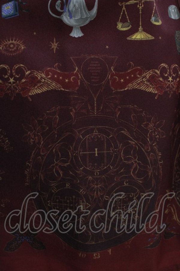 画像4: ALICE and the PIRATES / 魔女と悪魔の西洋菓子店〜ソロモンの小さな鍵と秘密のレシピ〜柄ジャンパースカートII Free ボルドー H-26-04-06-002-PA-OP-NS-ZH (4)