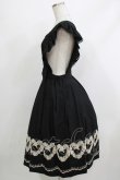 画像2: Leur Getter / フラワーハート刺繍エプロンワンピース  ブラック H-26-04-10-002-LU-OP-KB-ZH (2)