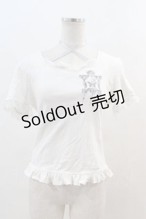 画像: PUTUMAYO / 胸元レース＆リボン付き刺繍Tシャツ  ホワイト I-24-05-03-010-PT-TS-HD-ZI