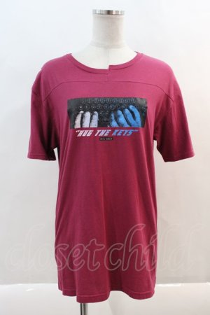 画像: MILKBOY / HUG THE KEYS Tシャツ  ボルドー I-24-09-22-040-MB-TO-HD-ZT314