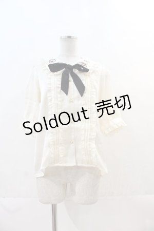 画像: Amavel / 赤ずきんモチーフ刺繍入り　配色リボンタイ付ブラウス  アイボリー I-24-12-01-002-CA-BL-HD-ZT162