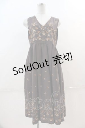 画像: axes femme / 刺繍入りワンピース  ブラウン I-24-12-09-073-AX-OP-HD-ZI