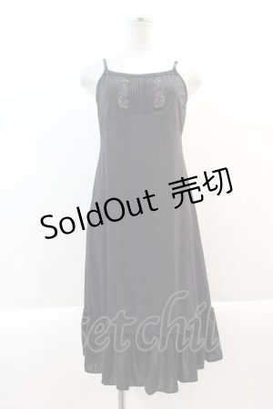 画像: Rozen Kavalier / フロント刺繍キャミワンピース  黒 I-24-12-22-065-OO-OP-HD-ZI