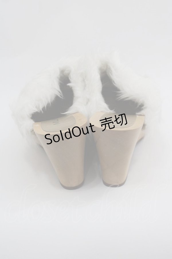 画像2: MILK / SH ファーポンポンサボ 約23.5cm(内側採寸) ベージュ I-25-03-08-078-ML-SH-HD-ZT-K017 (2)