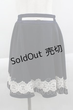 画像: axes femme / 裾レースデザインスカート  黒Ｘ白 I-25-03-23-089-AX-SK-HD-ZI
