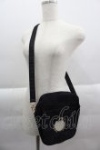 画像1: Maison de FLEUR / ロゴ刺繍レースショルダーバッグ  黒Ｘ白Ｘゴールド I-25-03-23-110-LO-BG-HD-ZI (1)