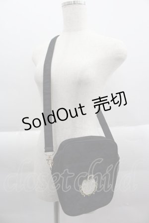 画像: Maison de FLEUR / ロゴ刺繍レースショルダーバッグ  黒Ｘ白Ｘゴールド I-25-03-23-110-LO-BG-HD-ZI