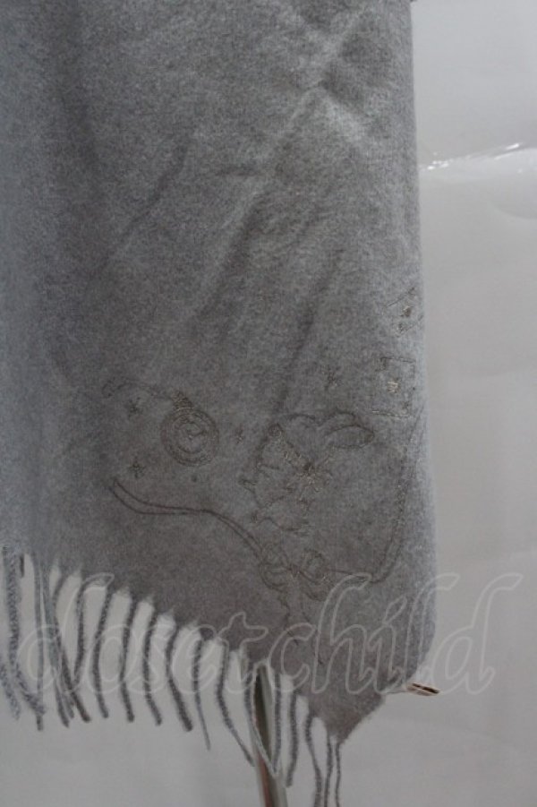 画像3: axes femme POETIQUE / 時計とうさぎの刺繍ストール  グレー I-25-04-07-106-AX-ZA-HD-ZI (3)