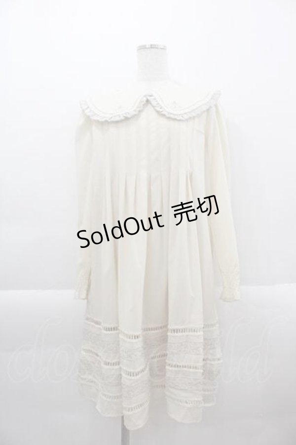 画像1: axes femme POETIQUE / サテンフリルカラータックワンピース  アイボリー I-25-04-12-104-AX-OP-HD-ZI (1)