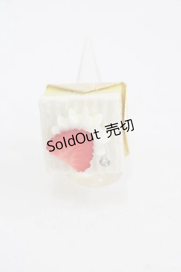 画像1: Q-pot. / ストロベリーショートケーキリング  白Ｘ赤 I-25-04-12-009-QP-AC-HD-ZI (1)