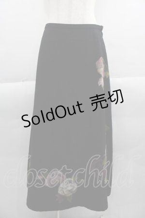 画像: INGEBORG / 薔薇刺繍スカート  黒 I-25-04-16-098-LO-SK-HD-ZT413