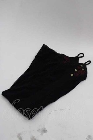 画像: Ozz oneste / サクラ刺繍アームカバー  黒Ｘ赤 I-25-05-07-122-OO-ZA-HD-ZI