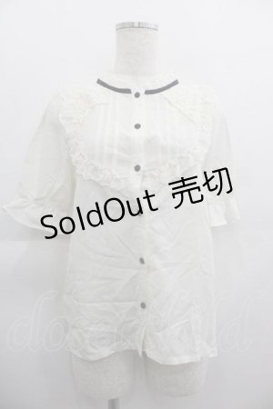 画像: axes femme POETIQUE / 花ブローチ付プチスタンドブラウス  生成り I-25-05-07-024-AX-BL-HD-ZI