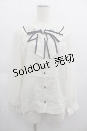 画像: axes femme POETIQUE / リボン付ストロベリー刺繍ブラウス M ベージュ I-25-05-07-025-AX-BL-HD-ZI