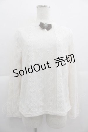 画像: axes femme / リボンブローチ付レーシーブラウス M 生成り I-25-05-07-041-AX-BL-HD-ZI