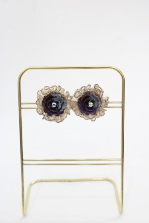 画像: Michal Negrin / 2色薔薇モチーフイヤリング  ラベンダーＸブルー I-25-05-11-011-LO-AC-HD-ZI