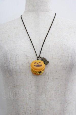 画像: Q-pot. / Jack-o'-lantern Macaron Necklace  オレンジ I-25-05-14-010-QP-AC-HD-ZI