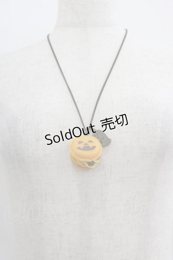 画像1: Q-pot. / Jack-o'-lantern Macaron Necklace  オレンジ I-25-05-14-010-QP-AC-HD-ZI (1)
