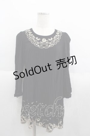 画像: Cherir la femme / スカラップラウンド刺繍長袖チュニック  黒Ｘゴールド I-25-06-01-035-LO-TO-HD-ZI