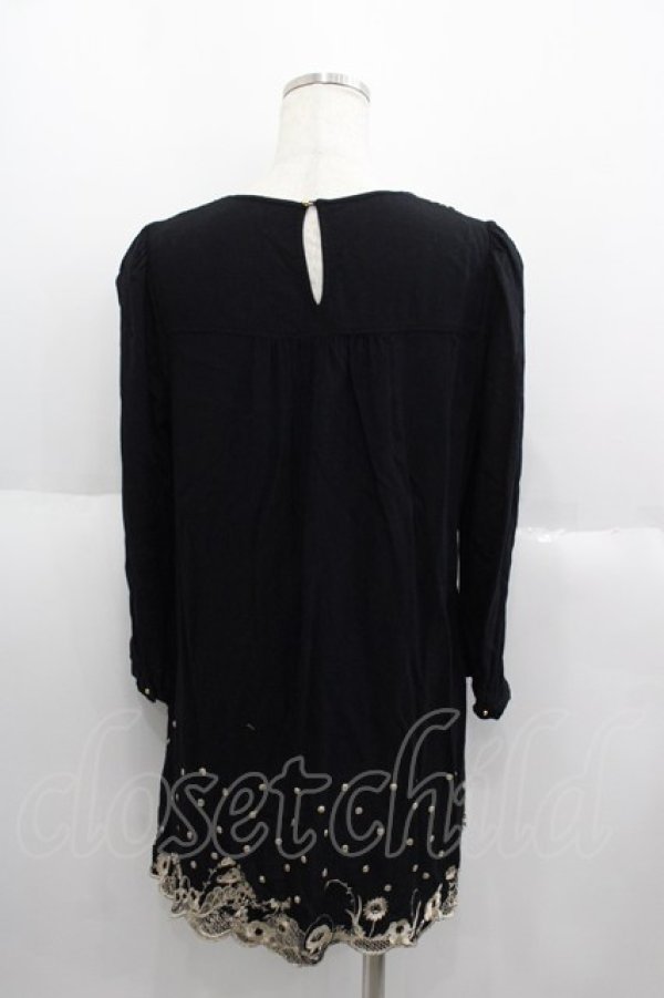 画像2: Cherir la femme / スカラップラウンド刺繍長袖チュニック  黒Ｘゴールド I-25-06-01-035-LO-TO-HD-ZI (2)