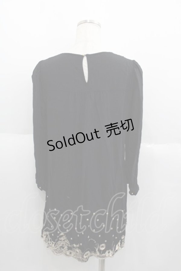 画像2: Cherir la femme / スカラップラウンド刺繍長袖チュニック  黒Ｘゴールド I-25-06-01-035-LO-TO-HD-ZI (2)