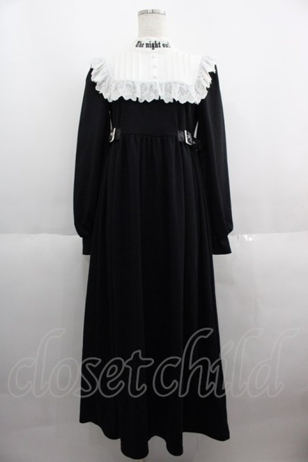 画像1: Jamie エーエヌケー / ハイネック刺繍サイドベルトロングワンピース  黒Ｘ白 I-25-06-04-065-LO-OP-HD-ZI (1)
