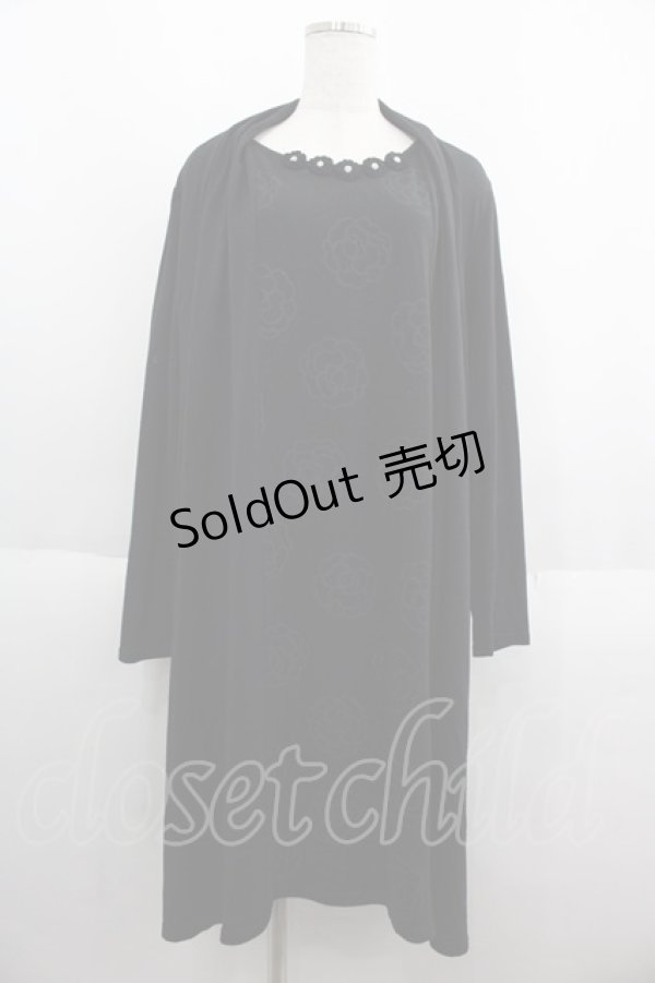 画像1: INGEBORG / カメリアプリント長袖ワンピース  黒 I-25-06-04-067-LO-OP-HD-ZT365 (1)