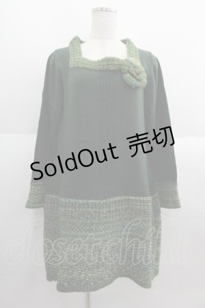 画像: INGEBORG / カメリアニットブローチ付きチュニック  グリーン I-25-06-04-018-LO-TO-HD-ZT059