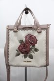 画像2: axes femme / ローズ刺繍スクエアバッグ  ベージュ I-25-06-11-094-AX-BG-HD-ZI (2)