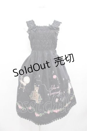 画像: BABY,THE STARS SHINE BRIGHT / 眠り姫アップリケ胸刺繍ジャンパースカート  黒 I-25-06-17-046-BA-OP-HD-ZI